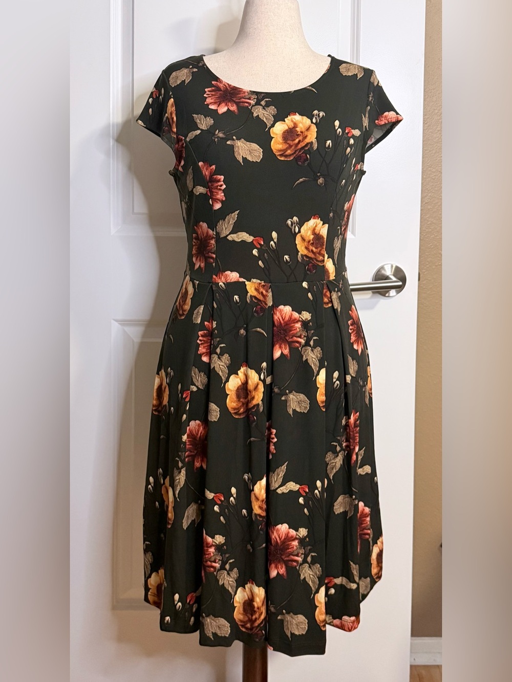 NWT Hailey 23 Sonora Brushed Knit Olive Autumnal Floral Fit-and-Flare Dress L